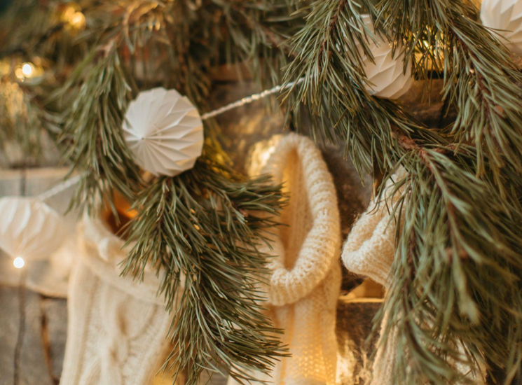 Sustainability and Style: The Benefits of Artificial Christmas Garlands